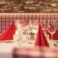 Liebevoll gedeckter Tisch im Bacher Restaurant in Leogang © Hotel Bacher